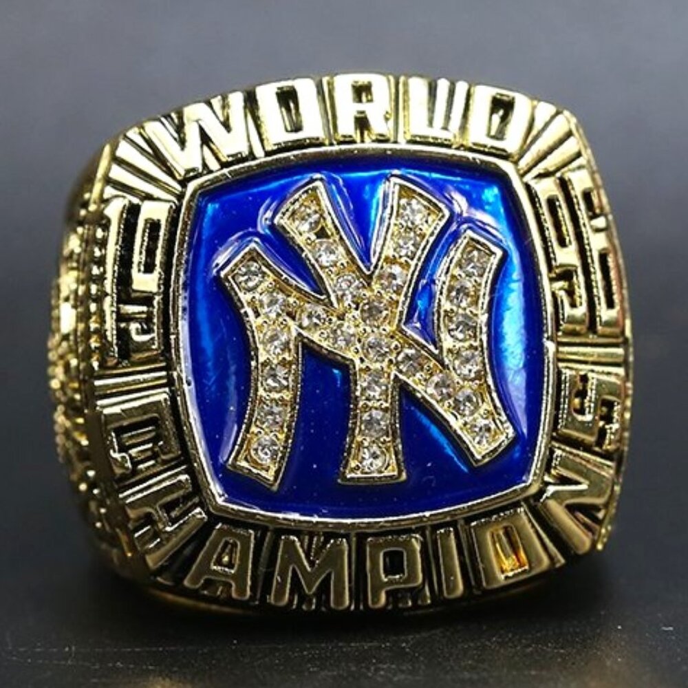 New York Yankees Championship Ring... Fast shipped from USA